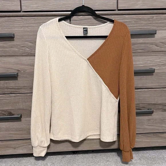 Colorblock V-Neck Long Sleeve Waffle Tee Women’s Size Medium - Picture 4 of 4